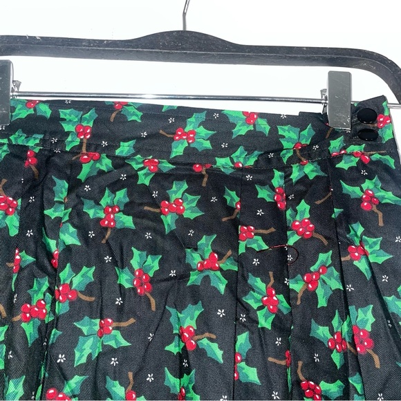 Bechamel 100% rayon  Size 6  Long pleated CHERRY GRAPHIC FABRIC Awesome POCKETS - Picture 5 of 7